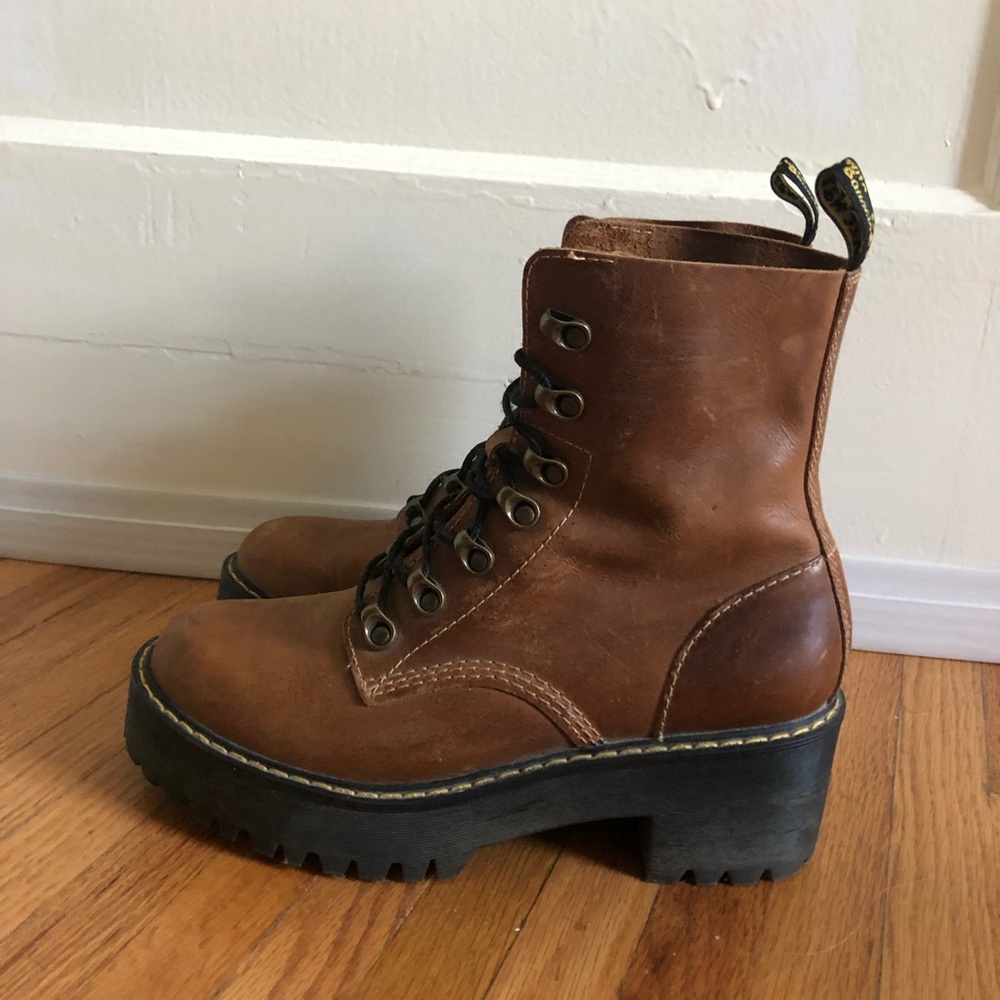 Dr Martens Leona Boots